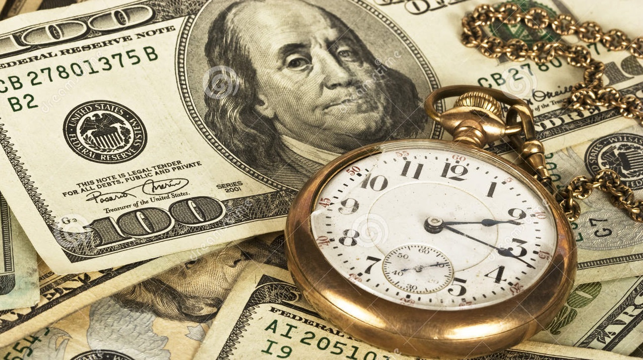 Время деньги история. Часы и деньги. Время - деньги. Часы с долларами. Часы деньги фон.
